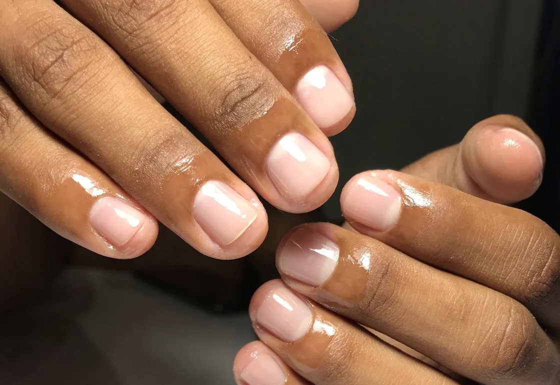 Manicure masculina, unhas tratadas e cutículas cuidadas
