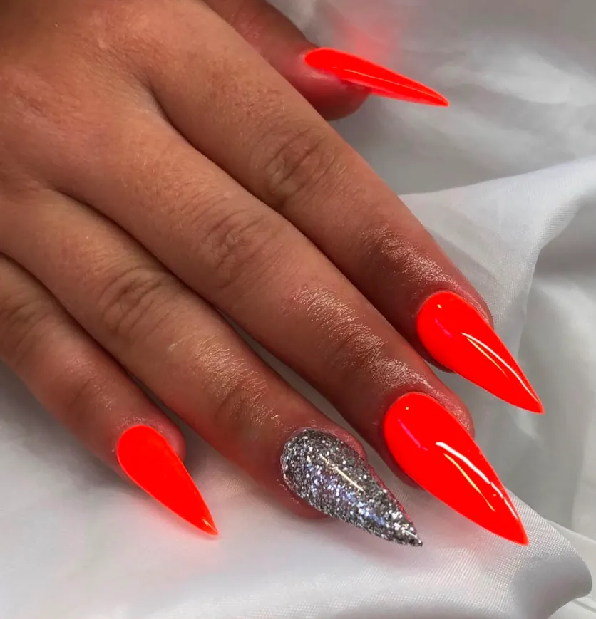 Unhas decoradas à medida da cliente