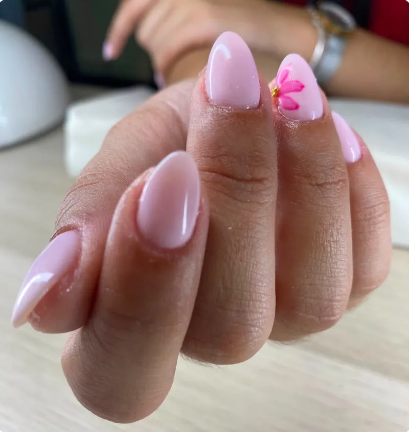 Trabalho de nail art detalhado por Diana